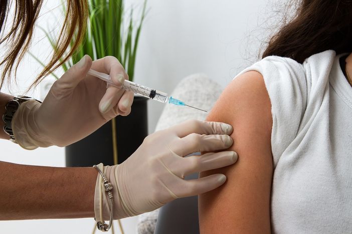 Salgono a quattro gli hub vaccinali di Asst Sette Laghi: Angera e Tradate si aggiungono a Schiranna e Rancio