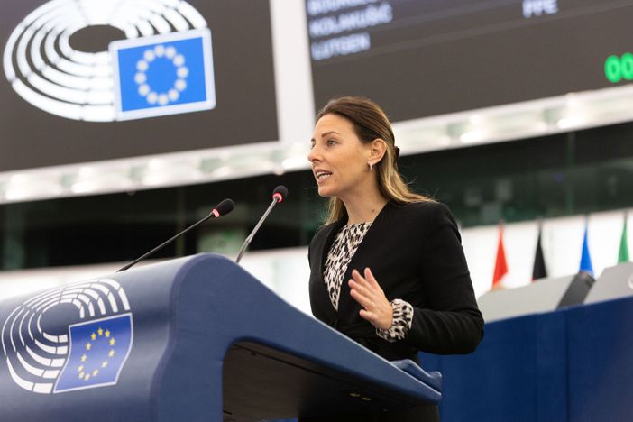 L'onorevole Isabella Tovaglieri. Nella foto sotto, durante la presentazione del nuovo portale web con l'ing. Stefano Gussoni L'onorevole Isabella Tovaglieri. Nella foto sotto, durante la presentazione del nuovo portale web con l'ing. Stefano Gussoni