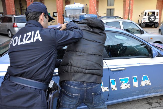 Biella, donna sequestrata e violentata dal muratore davanti al figlio piccolo: arrestato un 24enne egiziano