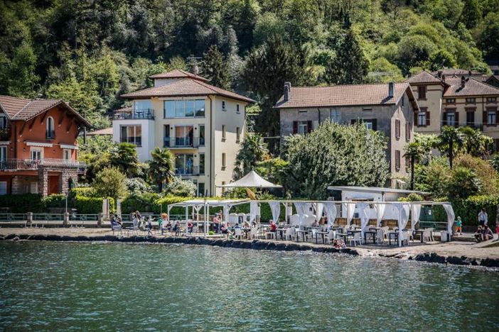 La spiaggia Fiammetta sul lungolago di Porto Ceresio La spiaggia Fiammetta sul lungolago di Porto Ceresio