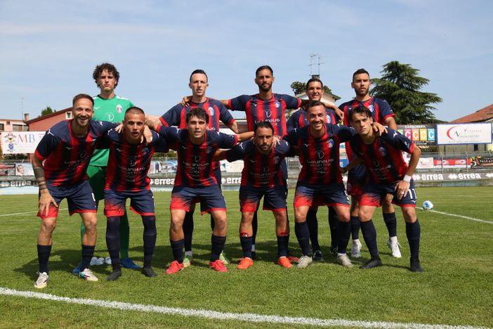 La Caronnese dà tutto e solo i rigori la condannano a Sandonà