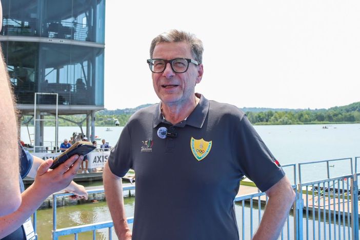 Giancarlo Giorgetti a bordo lago per seguire la tappa varesina della Coppa del Mondo di canottaggio (Foto Emanuele Scordo - F.G.) Giancarlo Giorgetti a bordo lago per seguire la tappa varesina della Coppa del Mondo di canottaggio (Foto Emanuele Scordo - F.G.)
