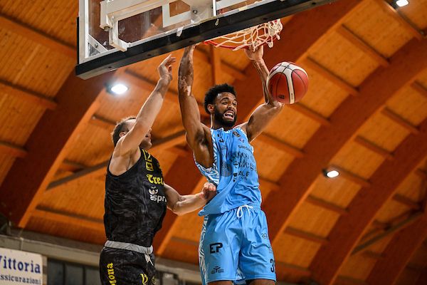 Varese, sotto canestro arriva Renfro. È lui il titolare voluto da Kastritis Varese, sotto canestro arriva Renfro. È lui il titolare voluto da Kastritis