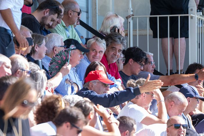 Il sindaco di Varese Davide Galimberti e l'assessore allo Sport Stefano Malerba in tribuna a Venegono per assistere a Varesina-Varese (fotografia Galbiati) Il sindaco di Varese Davide Galimberti e l'assessore allo Sport Stefano Malerba in tribuna a Venegono per assistere a Varesina-Varese (fotografia Galbiati)