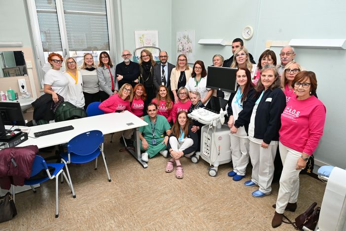 La donazione del nuovo ecografo all'Asst Sette Laghi