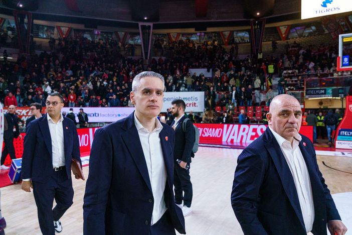 Varese esce dal campo a testa bassa (foto Averna) Varese esce dal campo a testa bassa (foto Averna)