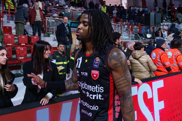 Ike Iroegbu sconsolato (foto Averna)