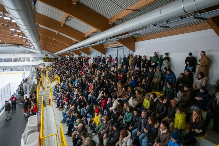 Si alza il sipario: allenamento a porte aperte all'Acinque Ice Arena per la Nazionale giapponese di pattinaggio di figura Si alza il sipario: allenamento a porte aperte all'Acinque Ice Arena per la Nazionale giapponese di pattinaggio di figura