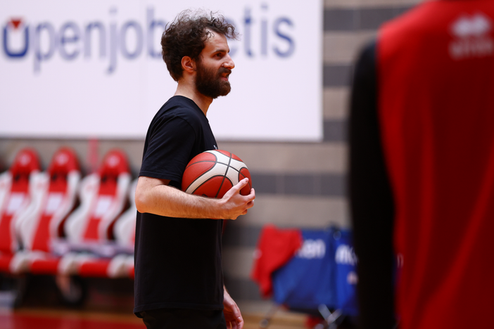 Tommaso Sacchetti assistente di Kastritis: «Cresciuto in questa città, non sarà un lavoro come gli altri...» Tommaso Sacchetti assistente di Kastritis: «Cresciuto in questa città, non sarà un lavoro come gli altri...»
