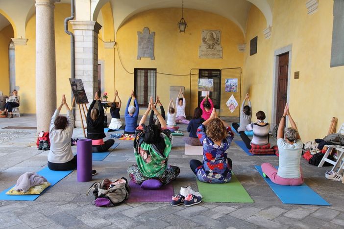 Yoga con musica, pedalata sulla nuova ciclopedonale, danza, teatro, prevenzione: il sabato di Besozzo all'insegna del benessere