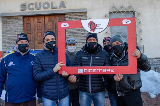 In 500 per pedalare in ricordo di Michele Scarponi In 500 per pedalare in ricordo di Michele Scarponi