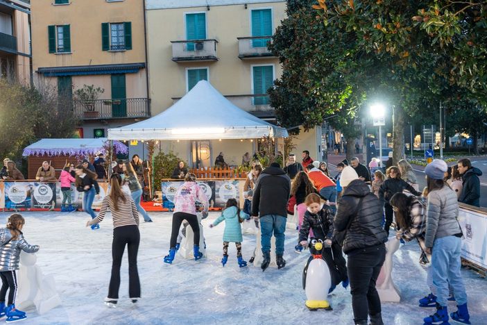 Ultimo weekend di pattinaggio sul ghiaccio a Laveno Mombello