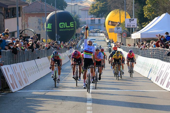 Elisa Balsamo trionfa nel 2022 a Cittiglio (foto Flaviano Ossola)