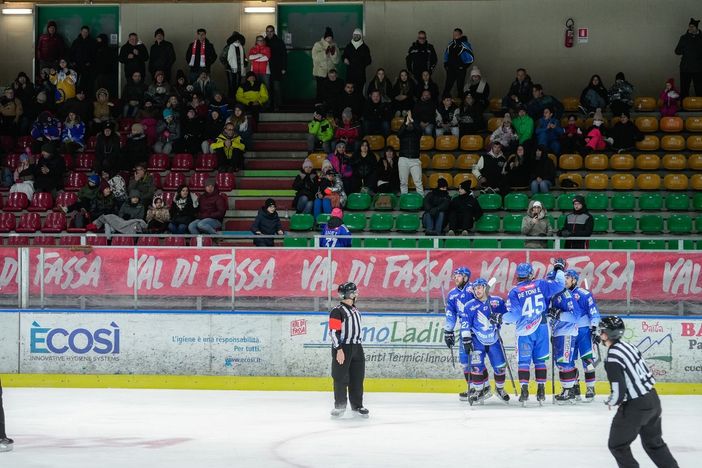 Il Fassa giocherà la prossima IHL (foto tratta dal profilo Facebook ufficiale Fassa Falcons)