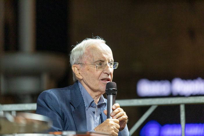 Il grande coach Dan Peterson, uno dei protagonisti della prima edizione di SportivaMente: quest’anno ci saranno altri importanti personaggi a raccontarsi sul palco del festival