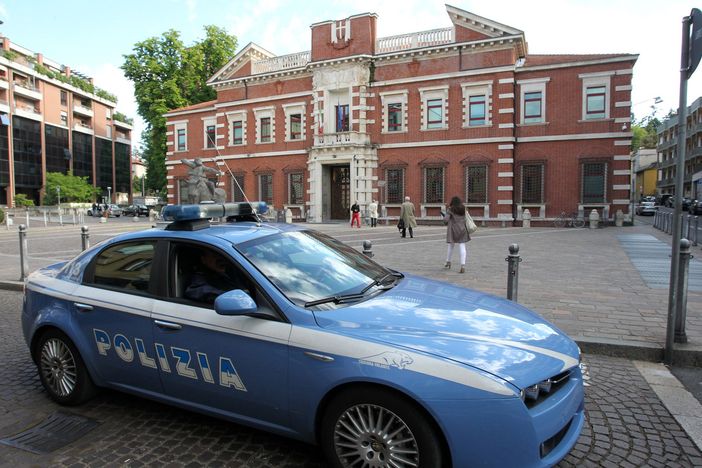 Colpì alla gola con una bottiglia il rivale davanti alla stazione di Varese: condannato a 11 anni e 8 mesi per tentato omicidio