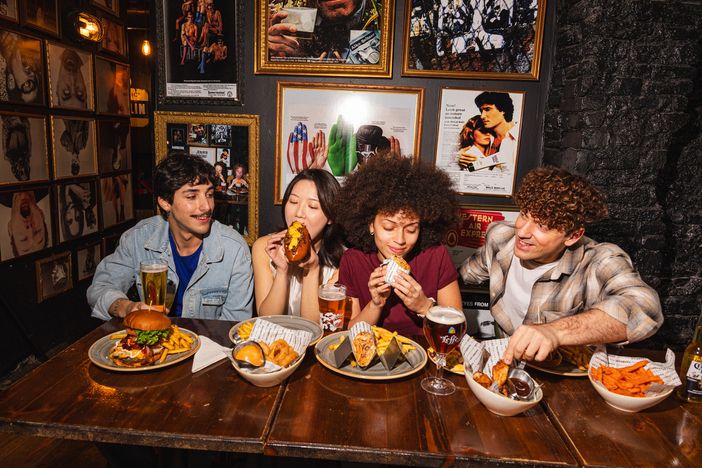 Capodanno da Hamerica’s Varese: cena speciale, musica dal vivo e brindisi di mezzanotte