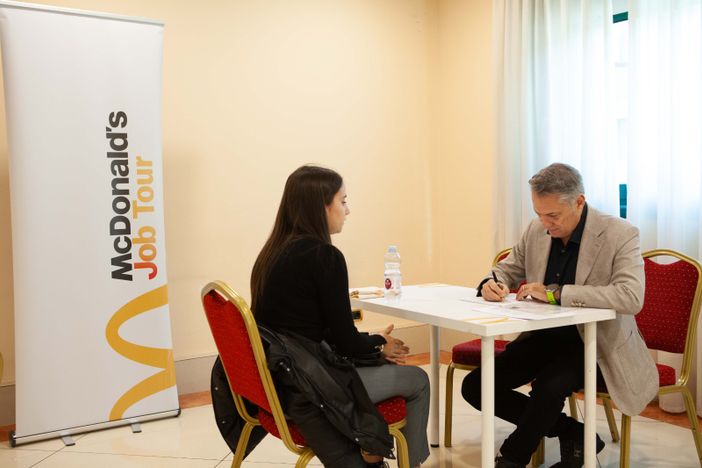 Il McDonald’s Job Tour fa tappa a Castellanza: 35 posti di lavoro nel ristorante di prossima apertura Il McDonald’s Job Tour fa tappa a Castellanza: 35 posti di lavoro nel ristorante di prossima apertura