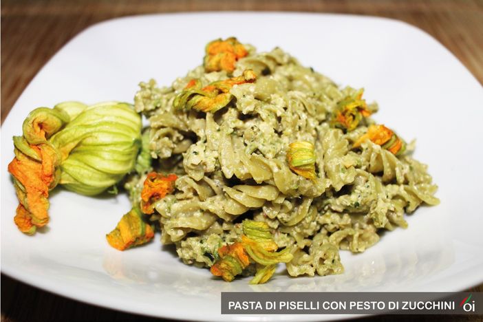MercoledìVeg di Ortofruit: oggi prepariamo pasta di piselli con pesto di zucchini