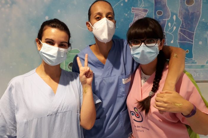 I fiocchi dorati del Ponte del Sorriso per la ricerca sui tumori pediatrici I fiocchi dorati del Ponte del Sorriso per la ricerca sui tumori pediatrici