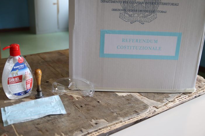 Seggi chiusi: in provincia di Varese per il referendum vota il 50,75% degli aventi diritto, per le amministrative il 55,45% Seggi chiusi: in provincia di Varese per il referendum vota il 50,75% degli aventi diritto, per le amministrative il 55,45%