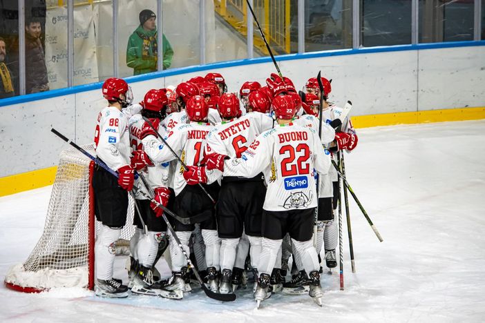 I tifosi del Pergine presenti all'Acinque Ice Arena I tifosi del Pergine presenti all'Acinque Ice Arena