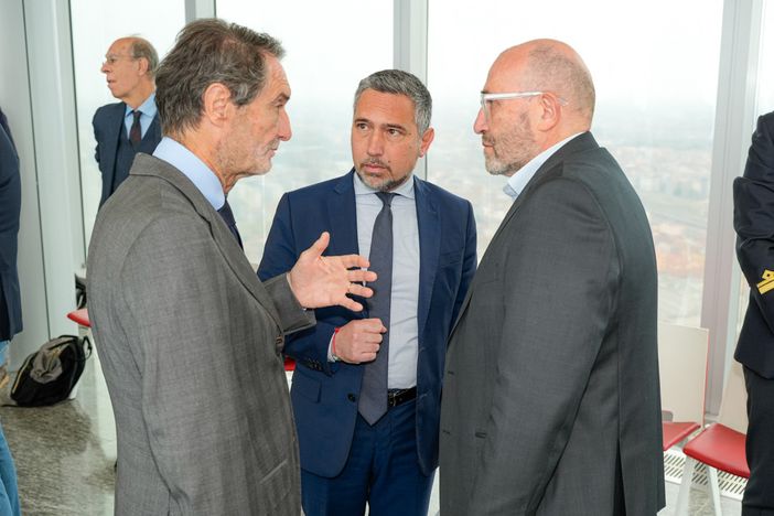 Sicurezza: mezzi di trasporto gratuiti per forze dell'ordine e forze armate. In Regione ok a intesa che tutela viaggiatori e personale di bordo Sicurezza: mezzi di trasporto gratuiti per forze dell'ordine e forze armate. In Regione ok a intesa che tutela viaggiatori e personale di bordo