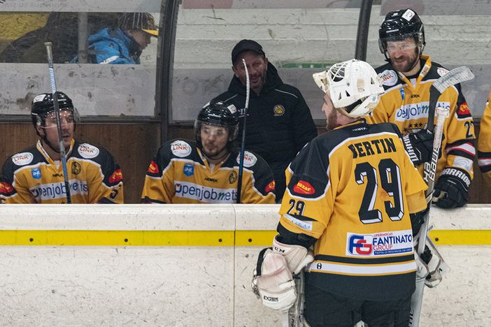HOCKEY. Una speranza nel buio dell'incertezza: i Mastini confermano Davide Bertin, piccolo grande cuore giallonero