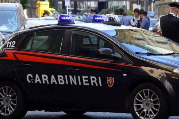 Tradate, ruba l'incasso al fruttivendolo ambulante. Seguito da un cliente e arrestato dai carabinieri Tradate, ruba l'incasso al fruttivendolo ambulante. Seguito da un cliente e arrestato dai carabinieri