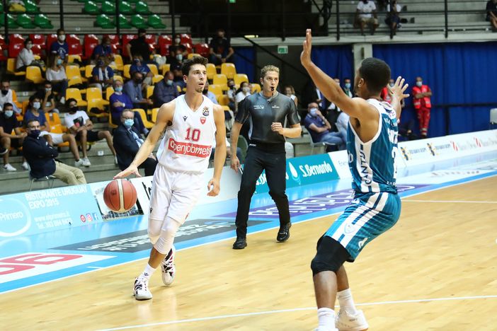 Della terza sconfitta biancorossa in Supercoppa c'è poco da scrivere: Cantù ha fatto meglio e ha vinto (foto Alberto Ossola / Pallacanestro Varese)