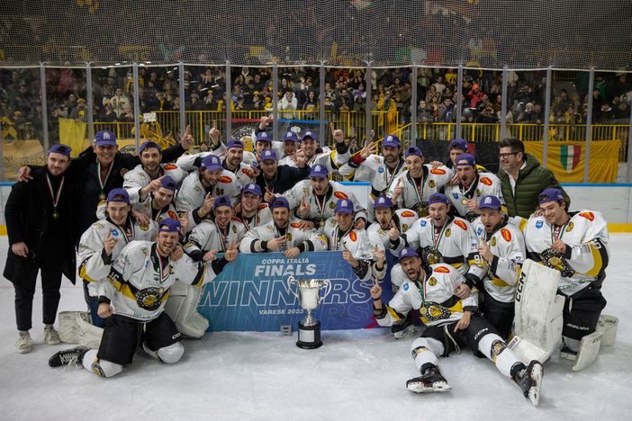 Dopo 27 anni Varese alza un nuovo trofeo: è la prima Coppa Italia della storia giallonera