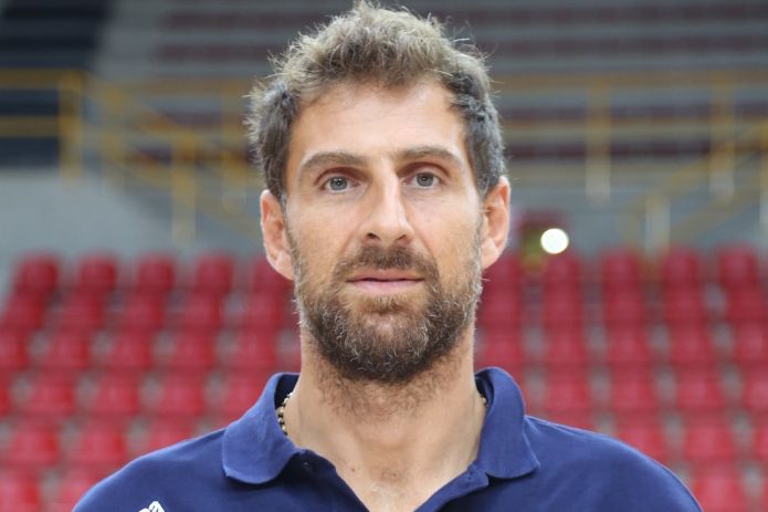 Zanus Fortes da Kiev: «Ci siamo rifugiati in ambasciata, è in corso l'attacco. Viviamo in un limbo»