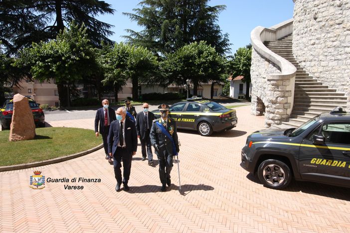 Un anno di superlavoro per le Fiamme Gialle in provincia di Varese: scoperti 102 evasori totali e una tonnellata di droga