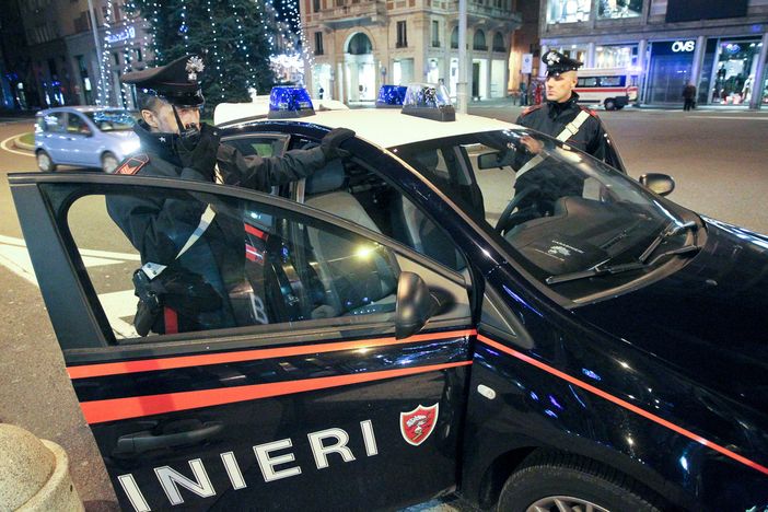 I carabinieri in piazza Monte Grappa (foto d'archivio) I carabinieri in piazza Monte Grappa (foto d'archivio)