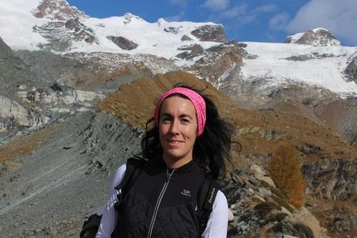 Erika Giorgetti, 36 anni. In basso: il luogo dell'incidente e l'arrivo dei soccorsi in elicottero Erika Giorgetti, 36 anni. In basso: il luogo dell'incidente e l'arrivo dei soccorsi in elicottero