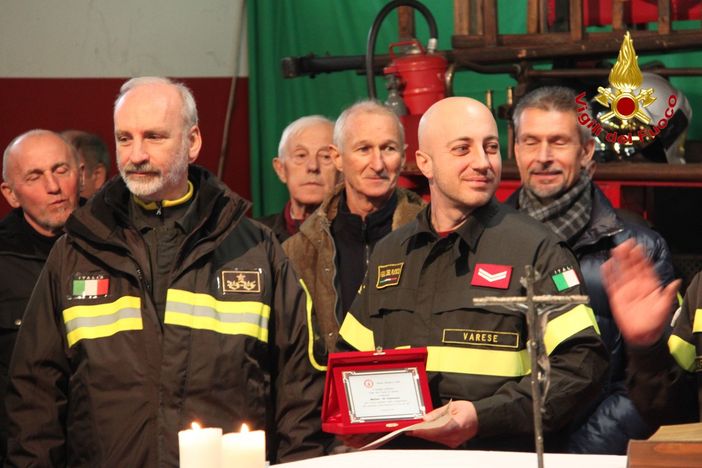FOTO e VIDEO. Sessanta chilometri di corsa per ricordare i colleghi morti. Premiato il vigile del fuoco Matteo Di Tommaso FOTO e VIDEO. Sessanta chilometri di corsa per ricordare i colleghi morti. Premiato il vigile del fuoco Matteo Di Tommaso