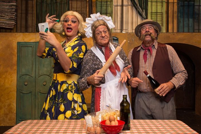 I Legnanesi nella foto di copertina della pagina Facebook della compagnia teatrale