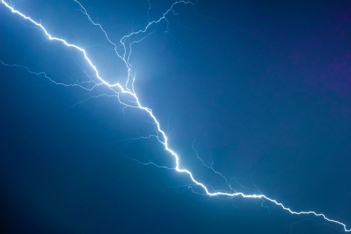 Maltempo in Lombardia: 40 mila fulmini, raffiche a 90 km/h e oltre 150 mm di pioggia in tre giorni