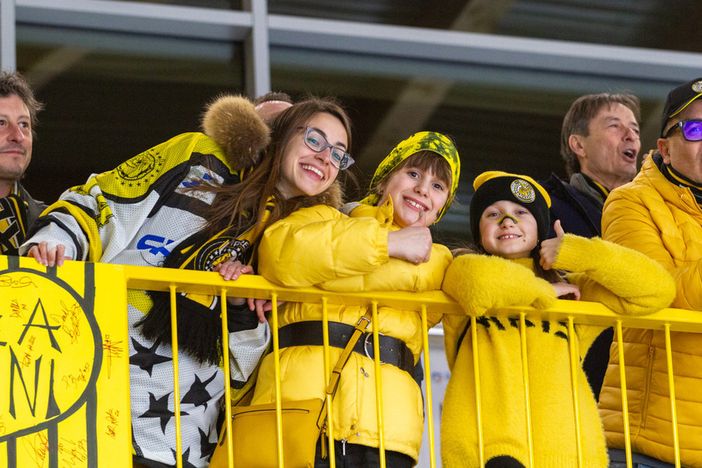 Piccoli e grandi in giallonero sabato al palaghiaccio per dire grazie ai Mastini