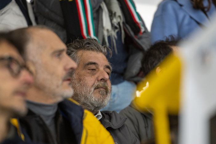 Stefano Malerba, assessore allo Sport del Comune di Varese in tribuna all'Acinque Ice Arena