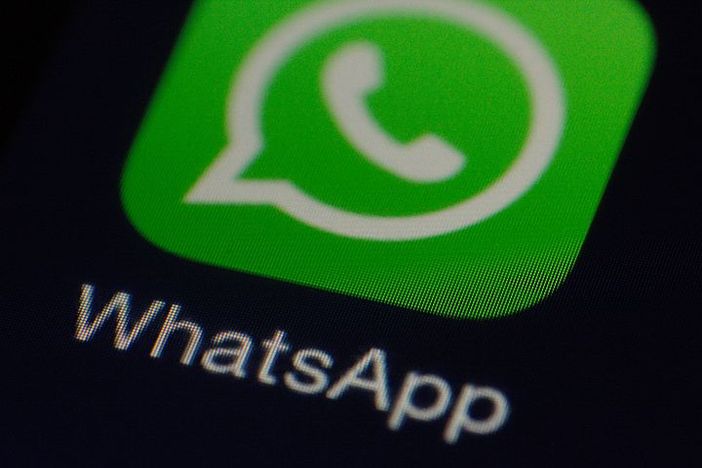 È possibile spiare un account WhatsApp conoscendo solo il numero di telefono e come farlo gratuitamente?