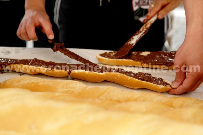 A Verbania un panino alla nutella lungo 150 metri A Verbania un panino alla nutella lungo 150 metri