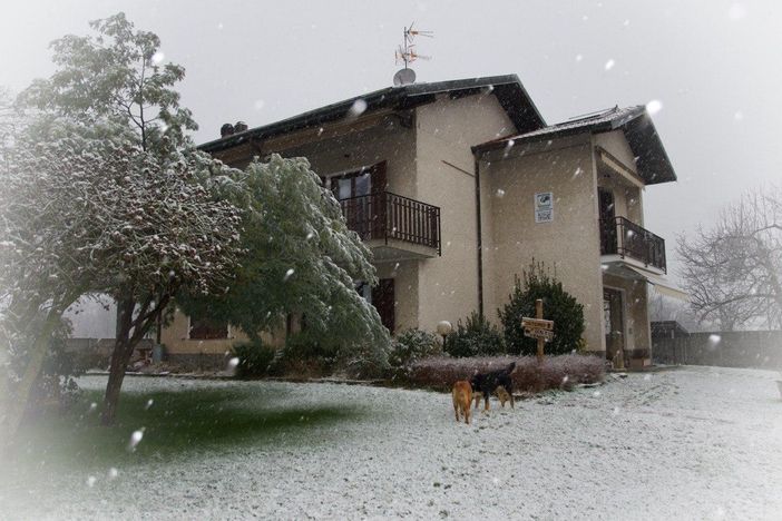 Una suggestiva vista dell'agriturismo Valticino durante l'unica nevicata di questo inverno Una suggestiva vista dell'agriturismo Valticino durante l'unica nevicata di questo inverno