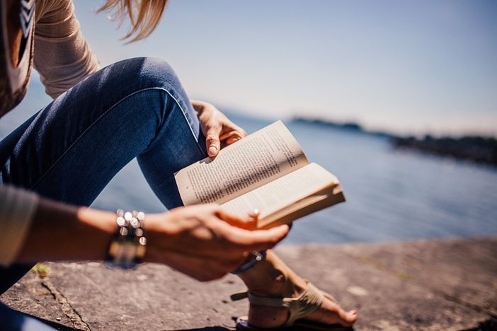 Besozzo, sono più di 300 i libri "abbanDONATI" dal Comune in giro per il paese Besozzo, sono più di 300 i libri "abbanDONATI" dal Comune in giro per il paese