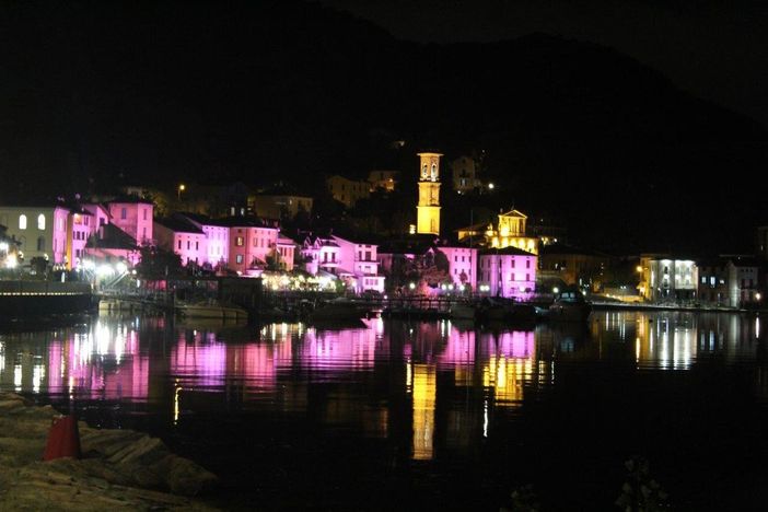 Porto Ceresio: un’incantevole cittadina protesa verso la Svizzera Porto Ceresio: un’incantevole cittadina protesa verso la Svizzera