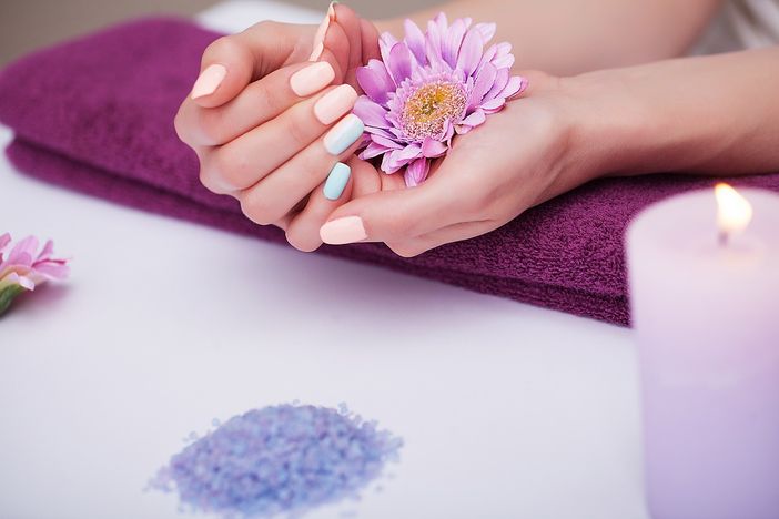 Scarlet Nail: i nuovi colori di tendenza per le unghie