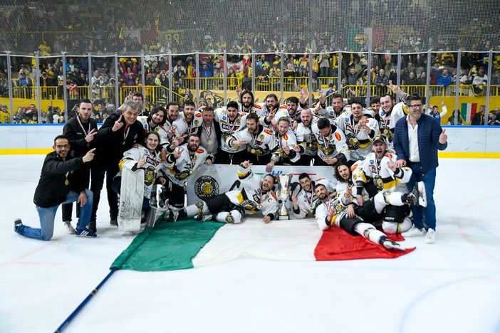 Muro giallonero per la finalissima