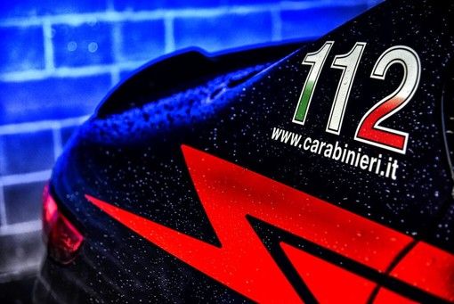 Minorenne ruba in un bar di Mesenzana, colto sul fatto dai carabinieri e arrestato