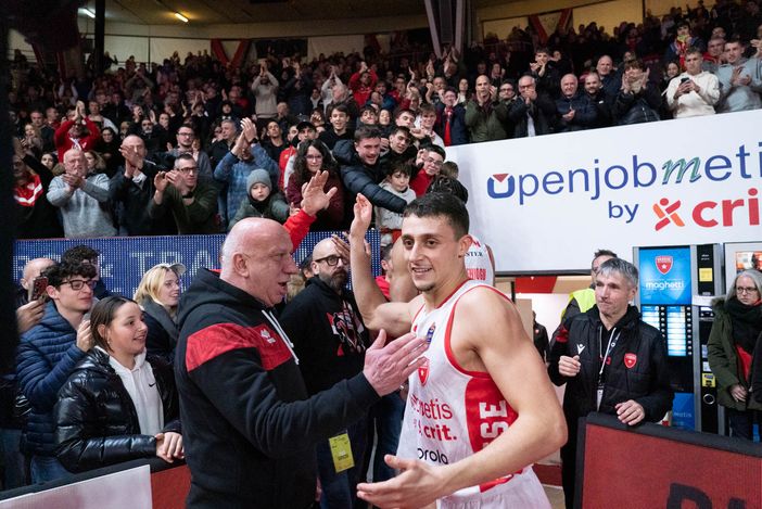può esultare con tutta la Itelyum Arena il capitano Matteo Librizzi (foto Fabio Averna) può esultare con tutta la Itelyum Arena il capitano Matteo Librizzi (foto Fabio Averna)