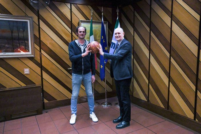 Roberto Cimberio (a destra) con Federico Ferrari, dg di College Basket Borgomanero